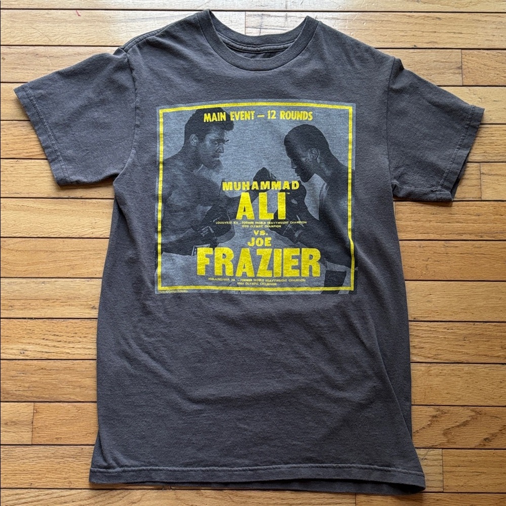 Muhammad Ali Grey Gray Graphic Shirt T-Shirt Thrilla Manila Men’s Size S Small